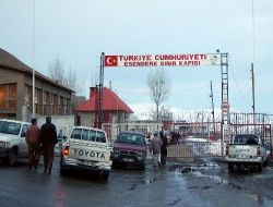 Yüksekova Esendere'de İran'la Ticaret Durdu