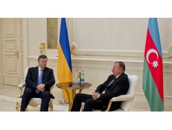 Yanukoviç, Azerbaycan’da Temaslarda Bulundu