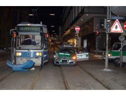 Polis Kırmızı Işıkta Geçti, Tramvaya Çarptı