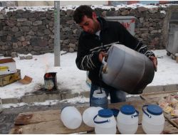 Pekmezi Isıtıp Isıtıp Sattı