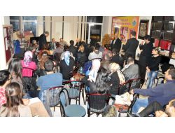 Görevliler Konuşma Engellilerini Anlamak İçin İşaret Dili Öğreniyor