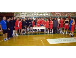 Taraftarlar, Voleybolculara Baklavalı Moral Verdi