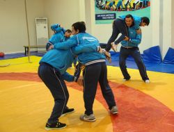 Bursalı Güreşçiler, Türkiye Şampiyonası'nda İddialı