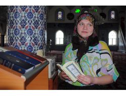 Turistler İslamiyet'i Dil Bilen Din Görevlisinden Dinleyecek