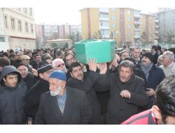 Karla Mücadele Çalışması Sırasında Kazada Ölen Belediye Çalışanı Toprağa Verildi