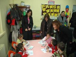 Vali Turhan'ın Eşinden Kursiyer Kızlara Destek