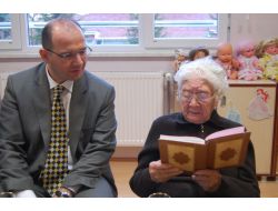 98 Yaşındaki Emekli Öğretmen Meslektaşlarıyla Tecrübesini Paylaştı