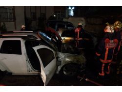 3 Araca Molotof Bombası Atıldı