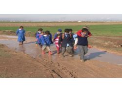 Bu Da Ağabey Sırtında Taşımalı Eğitim Sistemi!