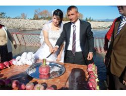 Turp İşçilerinden Turp Gibi Düğün