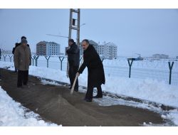 Ağrı Belediyesi Soğuk Ve Kara Rağmen Çalışıyor