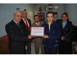 Satranç Şampiyonlarına Başarı Belgesi
