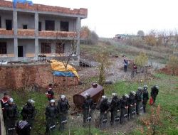 Diyarbakır Sur Belediyesi Ruhsatsız Yapıları Yıktı