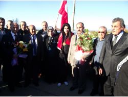 Şampiyon Kick Boksçuya Memleketinde Coşkulu Karşılama