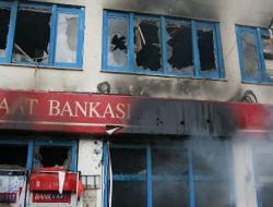 Bulanık'ta Dershane Ders Başı Yapamadı, Memurlar Maaş Çekemedi