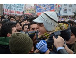 Türbe Önü Meydanı'nda Başbakan İzdihamı