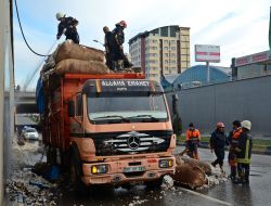 Pamuk Yüklü Kamyonda Yangın Çıktı