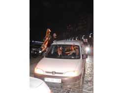 İzmir'de Galatasaray Taraftarları Galibiyeti Kutladı