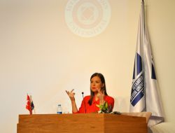 İstanbul Aydın Üniversitesi Simge Fıstıkoğlu'nu Ağırladı