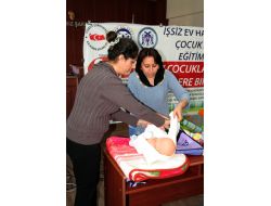 Erzincan'da Ev Hanımlarına Çocuk Bakım Kursu Veriliyor