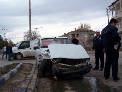 Şarkışla'da Trafik Kazası: 3 Yaralı