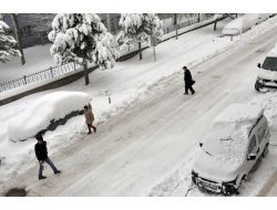 Doğuda Kış: Bingöl'de Okullara Kar Engeli
