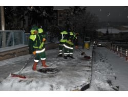 Gaziantep'te Yolları Açık Tutmak İçin Tuzlama Çalışmaları Sürüyor
