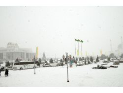 Türkmenistan’a Mevsimin İlk Karı Yağdı