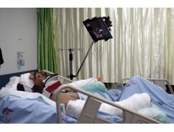 Yoğun Bakımdaki Hasta, Yakınları İle Canlı Yayında Görüşüyor