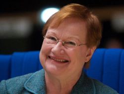 Finlandiya Cumhurbaşkanı İklim Değişikliği Anlaşmasından Yana Konuştu, Finli Göstericiler Gözaltına Alındı