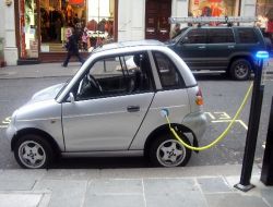 Finlandiya'da Elektrikli Arabalara Şarj İstasyonları Açıldı