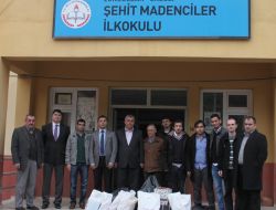 Beü Öğrencileri Ve Esder'den İlköğretim Okuluna Kitap Yardımı