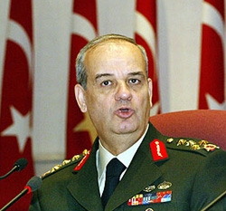 Başbuğ'dan Sert Mesajlar