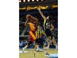 Fenerbahçe Ülker: 74 - Galatasaray Medical Park: 67