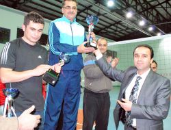Tatvan’da Kurumlar Arası Voleybol Turnuvası Sona Erdi