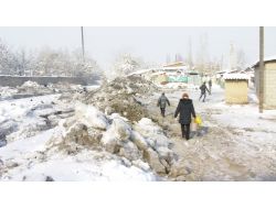 Kırgızistan’da Şiddetli Kış Hayatı Olumsuz Etkiliyor