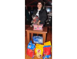 Sokaklardan Toplayıp Beslediği Köpeklerin Bakımı İçin Gece Düzenledi