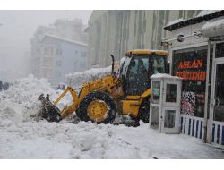 Hakkari'de Bütün İlçe Ve Köy Yolları Kapandı