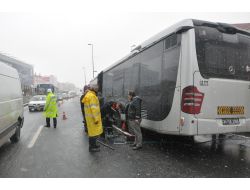 Kaza Yapan Metrobüs Yoldan Kaldırıldı