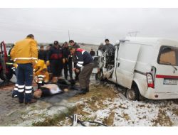 Panelvan Minibüs İle Çarpıştı: 1 Ölü, 4 Yaralı