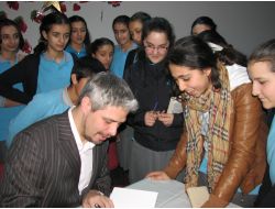 'Hizmetkar Kim' Kitap Serisinin Yazarı Özer, Van'da Öğrencilerle Bir Araya Geldi