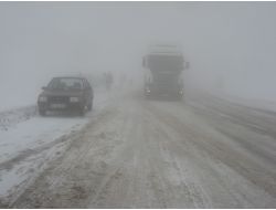Kop Dağı'nda Olumsuz Hava Şartları Yüzünden Araçlar Yoldan Çıktı