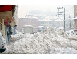 ÇAĞLAYANCERİT KAR ALTINDA KALDI