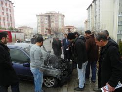 Kızıyla Bindiği Araç, Motor Isınırken Patlayarak Alev Aldı
