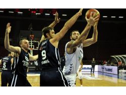 Beşiktaş: 67 - Anadolu Efes: 74