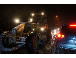 Sarıyer'de Yoğun Kar Yağışı Nedeniyle 8 Km. Araç Kuyruğu Oluştu