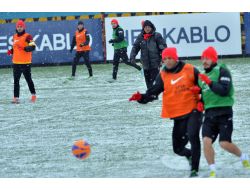 GALATASARAY KAR ALTINDA ÇALIŞTI