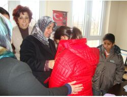 Malatya Ak Parti, Köy Ortaokulunda Giyecek Dağıttı