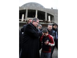 Cuma Namazı Çıkışı Bakan Şahin'in Önünü Çocuklar Kesti