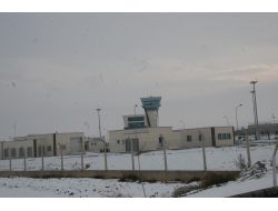 Iğdır'a Hava Muhalefeti Nedeniyle 3 Gündür Uçak Seferi Yapılamıyor
